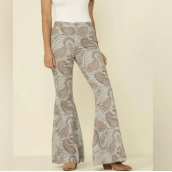 We The Free - Just Float On Flare in Paisley Print Size 30 - Picture 1 of 15